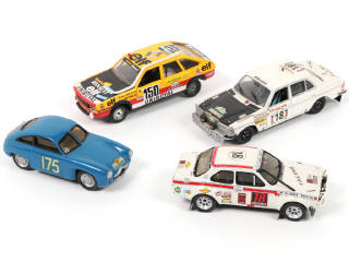 Lot 80 - DIVERS (4)