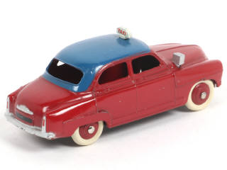 Lot 383 - DINKY TOYS (FRANCE) (1)