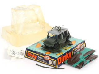 Lot 373 - DINKY TOYS (GB) (1)