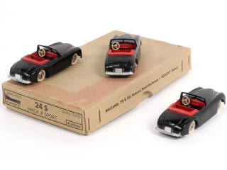 Lot 304 - DINKY TOYS (FRANCE) (4)