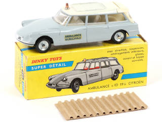 Lot 353 - DINKY TOYS (FRANCE) (1)