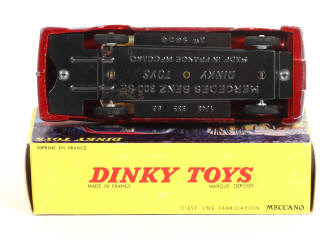 Lot 443 - DINKY TOYS (FRANCE) (1)