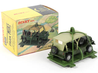 Lot 566 - DINKY TOYS (GB) (1)