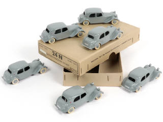 Lot 302 - DINKY TOYS (FRANCE) (7)