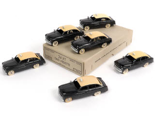 Lot 306 - DINKY TOYS (FRANCE) (7)