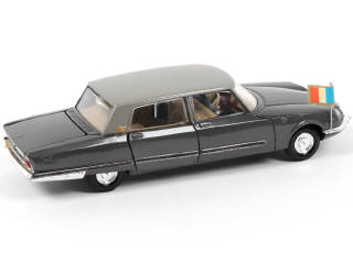 Lot 356 - DINKY TOYS (FRANCE) (1)