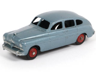 Lot 318 - DINKY TOYS (FRANCE) (1)