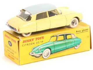 Lot 348 - DINKY TOYS (FRANCE) (1)