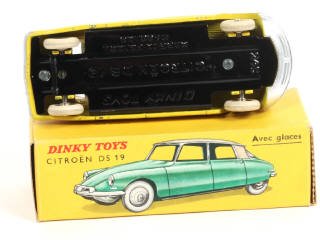 Lot 347 - DINKY TOYS (FRANCE) (1)