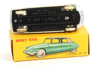 Lot 341 - DINKY TOYS (FRANCE) (1)