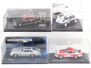 Lot 117 - DIVERS (4)