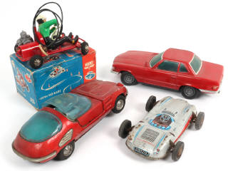 Lot 85 - DIVERS (4)