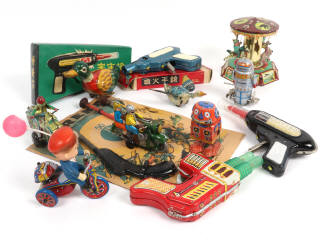 Lot 24 - DIVERS (12)