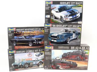 Lot 5 - REVELL (USA) (5)