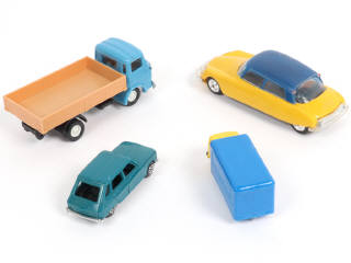 Lot 330 - DIVERS (4)