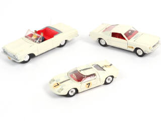 Lot 374 - DINKY TOYS (GB) (3)