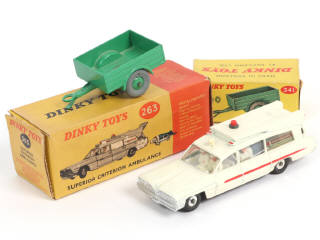 Lot 370 - DINKY TOYS (GB) (2)