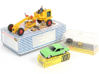 Lot 415 - DINKY TOYS (FRANCE) (3)