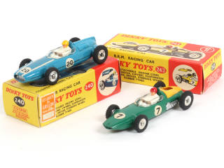 Lot 367 - DINKY TOYS (GB) (2)