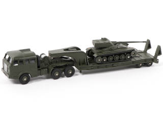Lot 147 - DINKY TOYS (FRANCE) (1)