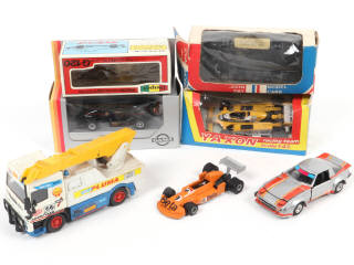Lot 268 - DIVERS (5)
