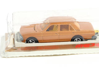 Lot 75 - MAJORETTE (FRANCE) (1)