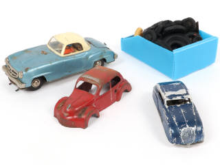 Lot 41 - DIVERS (3)