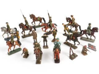 Lot 9 - DIVERS (28)