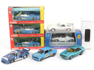 Lot 106 - DIVERS (8)