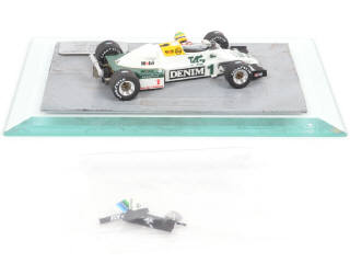 Lot 82 - DIVERS (1)