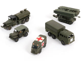 Lot 422 - DINKY TOYS (FRANCE) (5)