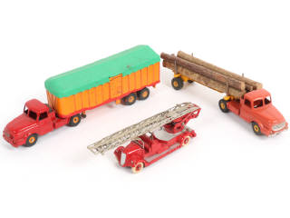 Lot 406 - DINKY TOYS (FRANCE) (3)
