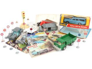 Lot 368 - DINKY TOYS (GB) (70)