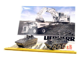 Lot 340 - DIVERS (2)