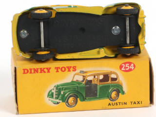 Lot 598 - DINKY TOYS (GB) (1)