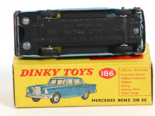 Lot 615 - DINKY TOYS (GB) (1)