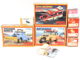 Lot 144 - DIVERS (8)