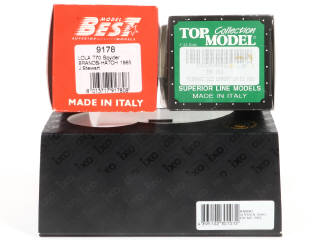 Lot 134 - DIVERS (3)