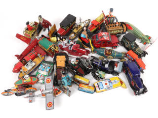 Lot 84 - DIVERS (32)