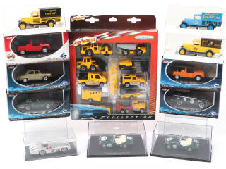 Lot 269 - DIVERS (12)