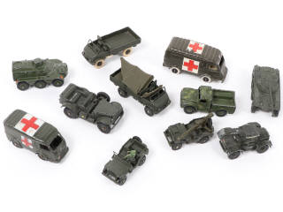 Lot 219 - DINKY TOYS (FRANCE) (11)