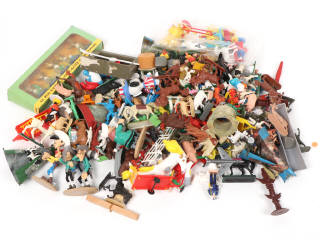 Lot 12 - DIVERS (100)