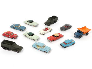 Lot 220 - DINKY TOYS (FRANCE) (12)