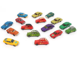 Lot 227 - DINKY TOYS (13)
