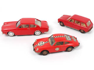 Lot 33 - DIVERS (3)