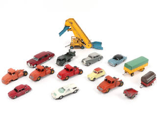 Lot 229 - DINKY TOYS (15)