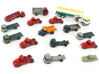 Lot 222 - DINKY TOYS (FRANCE) (16)