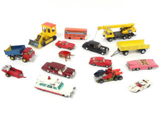 Lot 235 - DINKY TOYS (GB) (15)