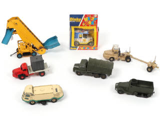Lot 225 - DINKY TOYS (7)
