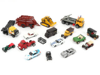 Lot 320 - DIVERS (16)